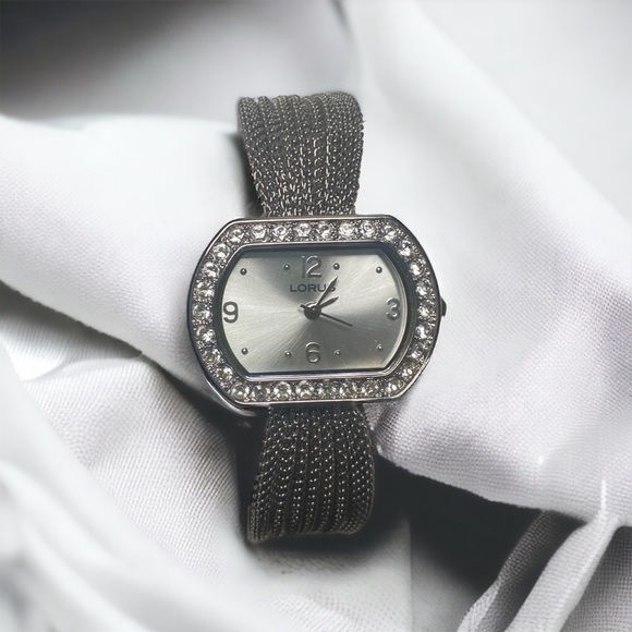 Vintage Lorus Women’s Rhinestone Silver Bracelet Watch